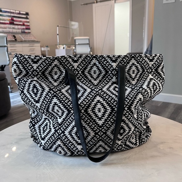 Joe Boxer Women’s Printed Tote Bag. - Picture 9 of 9